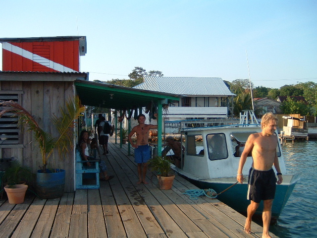 HondurasUtilaGuntersDiveShop.jpg